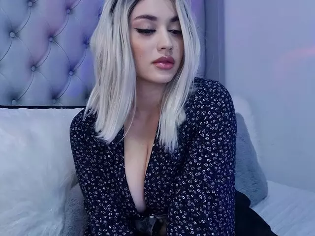 SarahCollyns's Premium Pictures and Videos 